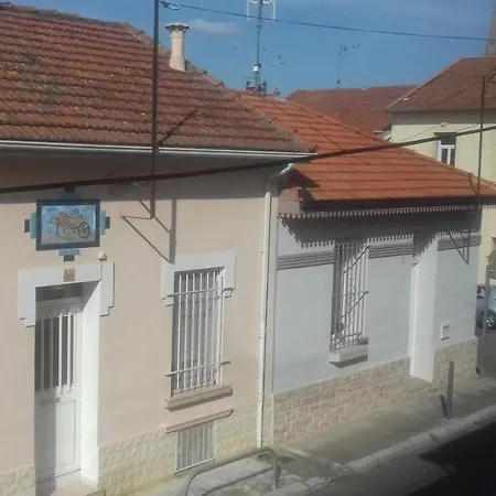 Les Arenes Maison Avec Garage Vakantiehuis *